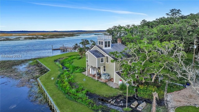 bird's eye view featuring a water view