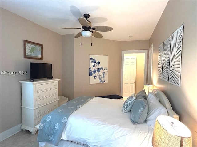 bedroom with ceiling fan