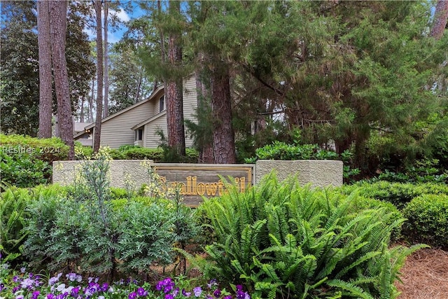 view of community / neighborhood sign