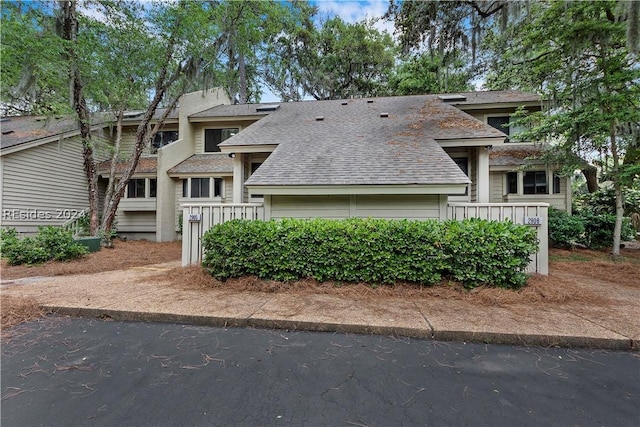 view of front of property