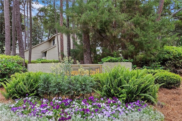 view of community / neighborhood sign