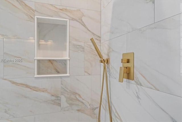 details with a tile shower