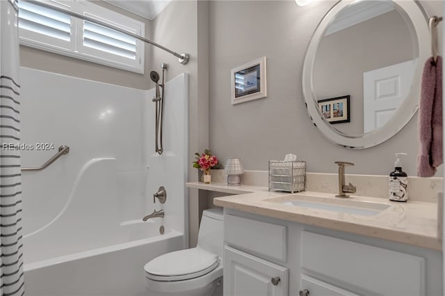 full bathroom featuring shower / tub combo with curtain, vanity, ornamental molding, and toilet