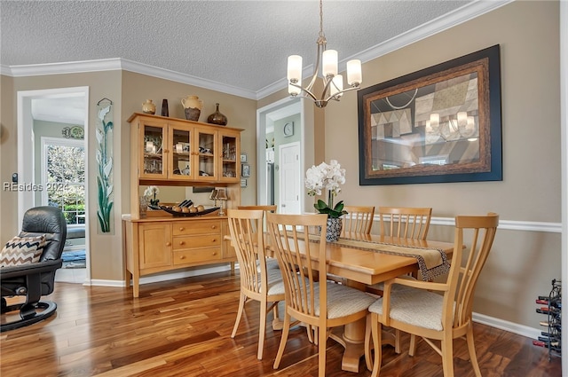 dining space featuring crown molding, a chandelier, dark hardwood / wood-style floors, and a textured ceiling