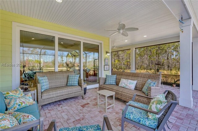 sunroom with ceiling fan