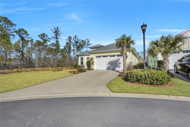 view of front facade featuring a garage and a front yard