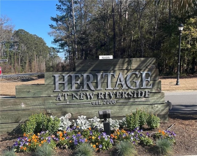 view of community / neighborhood sign