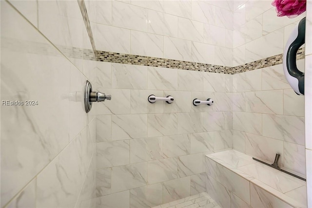 bathroom featuring tiled shower