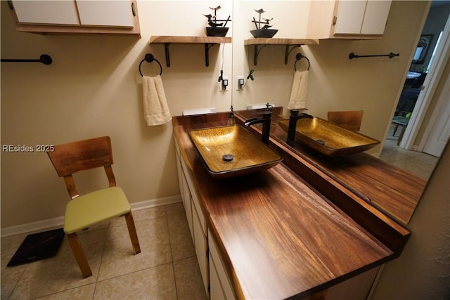 room details featuring sink