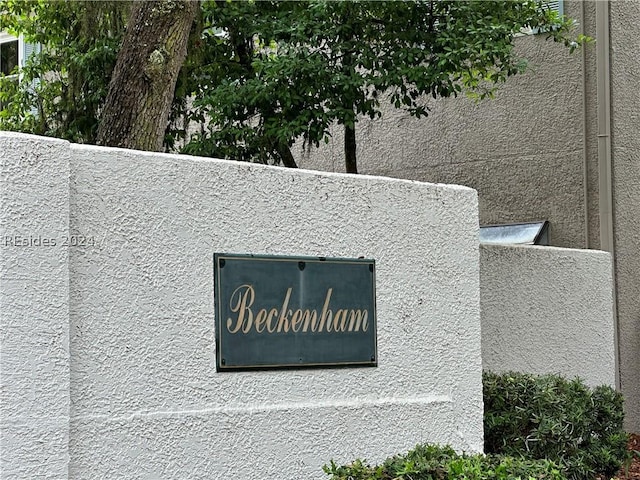 view of community / neighborhood sign