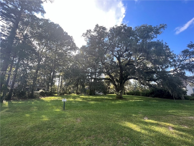 Listing photo 3 for 3 Old Oak Rd, Bluffton SC 29909