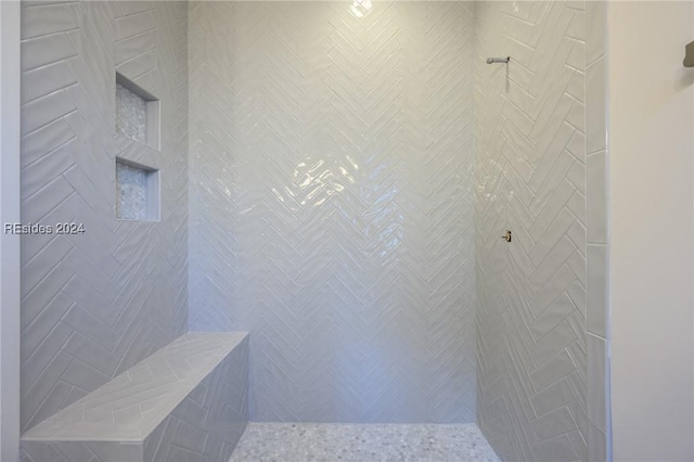 bathroom featuring a tile shower