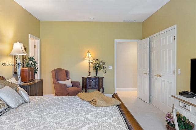 bedroom featuring a closet