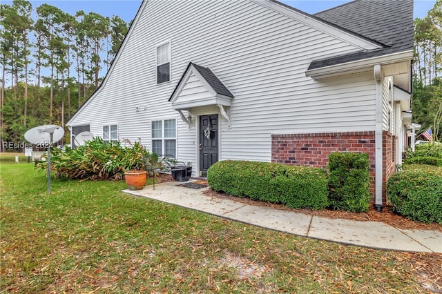 view of front of house featuring a front lawn and a patio