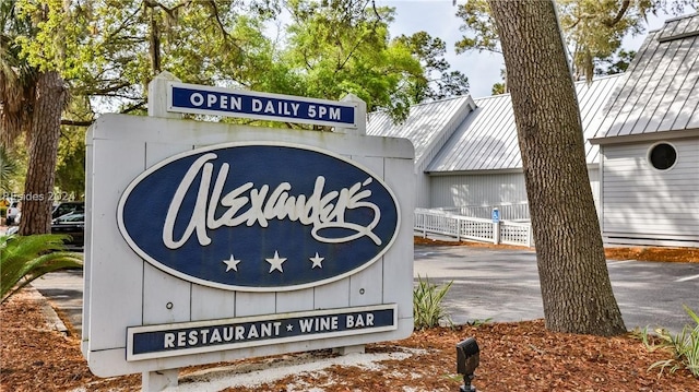 view of community / neighborhood sign