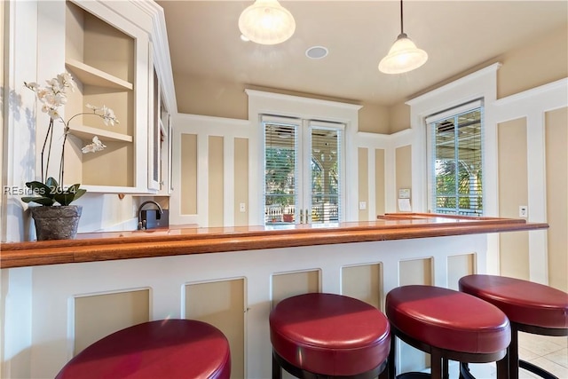 kitchen featuring pendant lighting