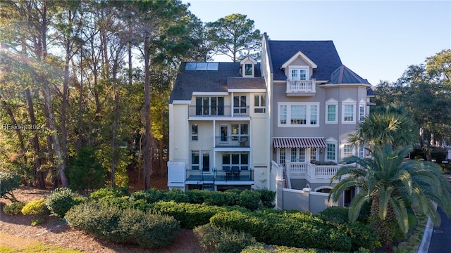 view of front of house with a balcony