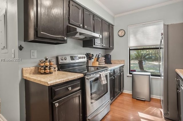 kitchen with ornamental molding, stainless steel appliances, and light hardwood / wood-style flooring