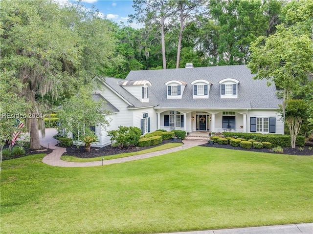 view of front facade with a front yard and covered porch