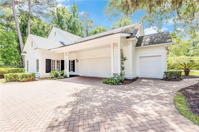 view of front facade with a garage