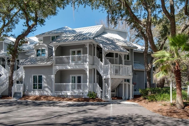 view of front of home featuring a balcony and covered porch