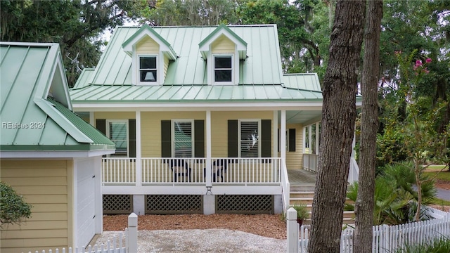 view of front of property featuring covered porch