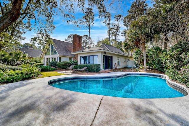 view of swimming pool