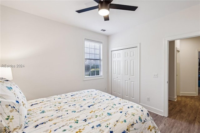 bedroom with wood-type flooring, ceiling fan, and a closet