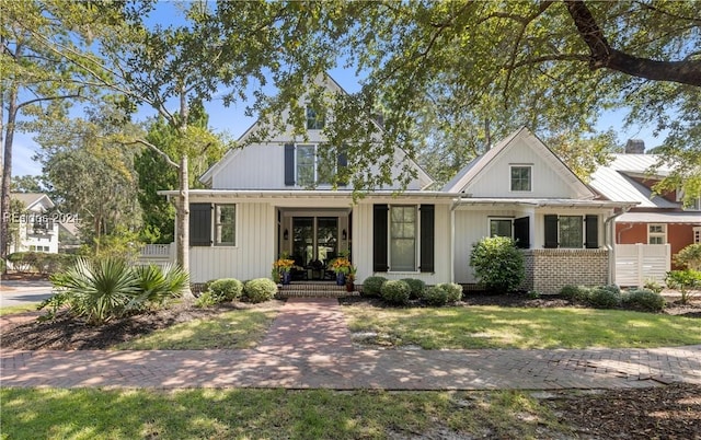 view of front of house with a front lawn