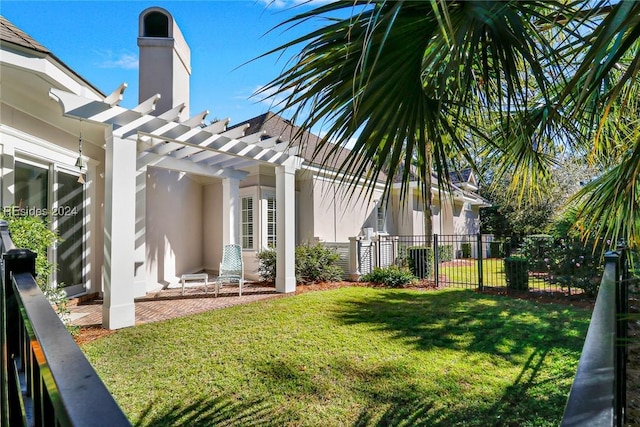 view of yard featuring a pergola