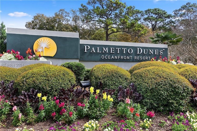 view of community / neighborhood sign