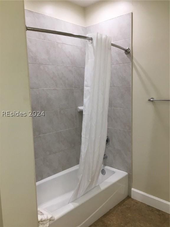 bathroom with shower / tub combo