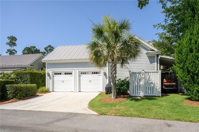 view of front of property featuring a front yard