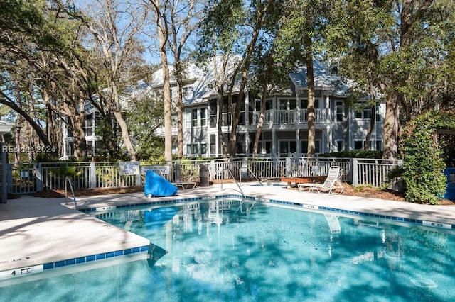 view of swimming pool