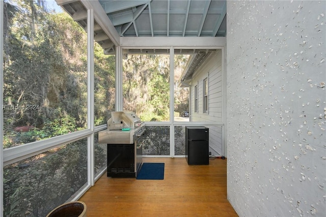 unfurnished sunroom with vaulted ceiling