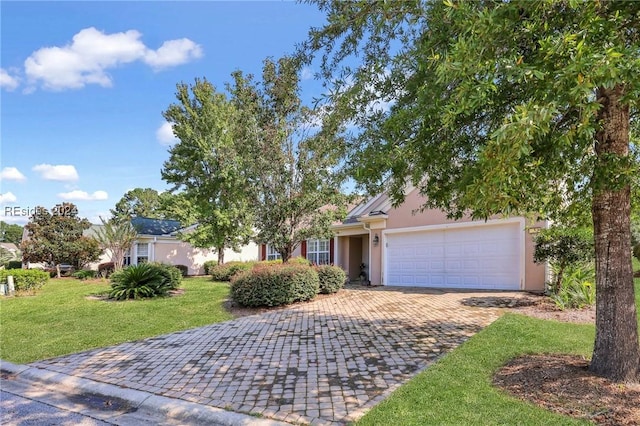 view of front of house featuring a garage and a front yard