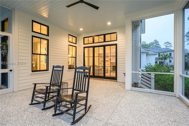 sunroom featuring ceiling fan