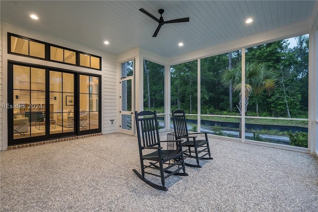 sunroom featuring ceiling fan