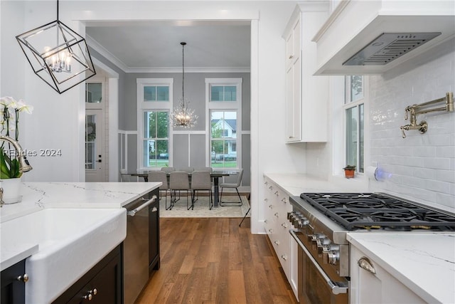 kitchen featuring hanging light fixtures, custom exhaust hood, white cabinets, and an inviting chandelier