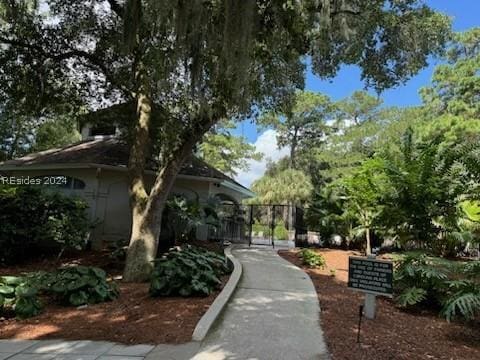 Listing photo 3 for 27 Shell Ring Rd, Hilton Head Island SC 29928