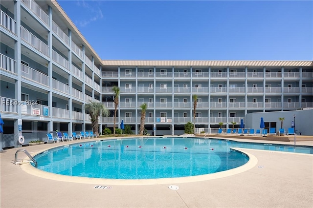 view of swimming pool