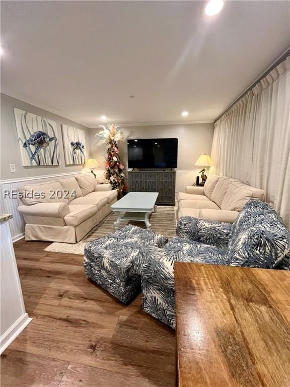 living room featuring hardwood / wood-style flooring and crown molding