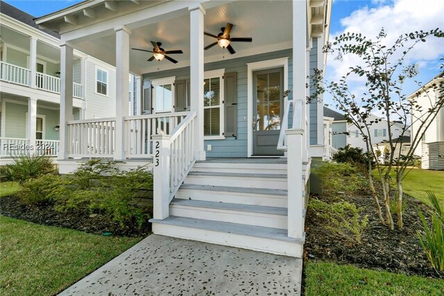 property entrance featuring ceiling fan