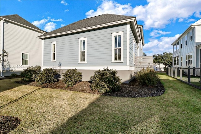 view of side of property featuring a lawn