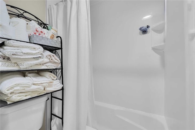 bathroom with shower / bath combo