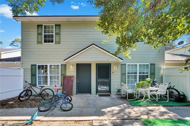 view of front of property featuring a patio