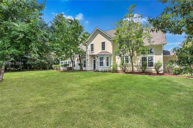 view of front of home featuring a front yard