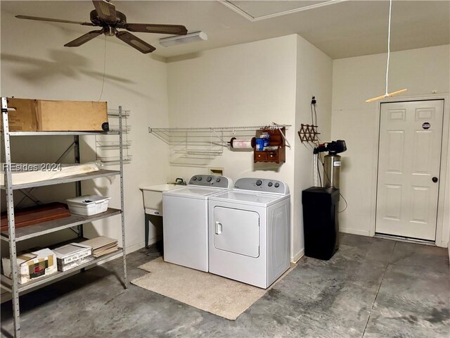 laundry area featuring ceiling fan and washing machine and clothes dryer