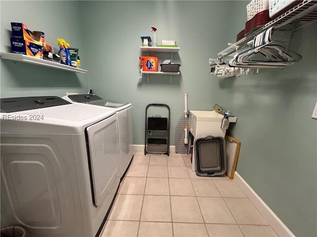 washroom with light tile patterned floors, sink, and independent washer and dryer