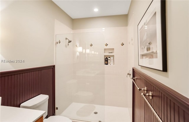 bathroom with toilet and a tile shower